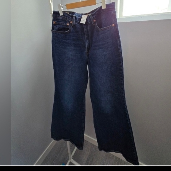 Levi’s Women's Dark Blue Jeans - Picture 5 of 5